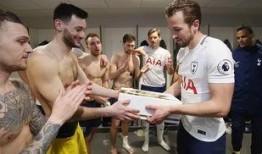 爆料凯恩更衣室视频在线观看,凯恩更衣室视频在线观看，一窥足球巨星幕后瞬间